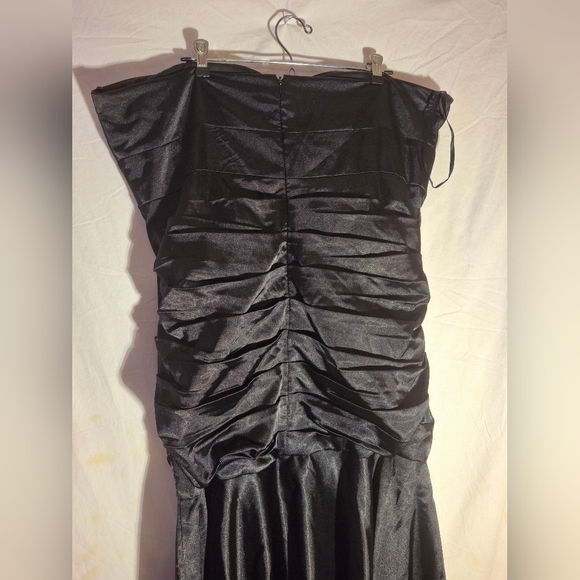 Chic Strapless Black Dress - Picture 2 of 7